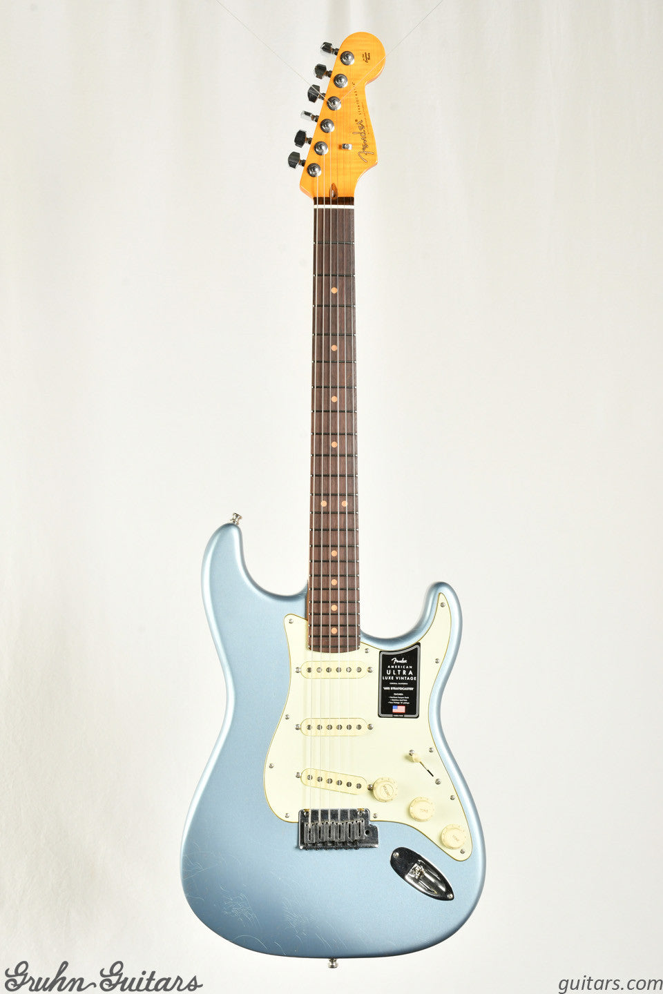 Fender American Ultra Luxe Vintage 60s Stratocaster Rosewood Fingerboard - Ice Blue Metallic New EF10602