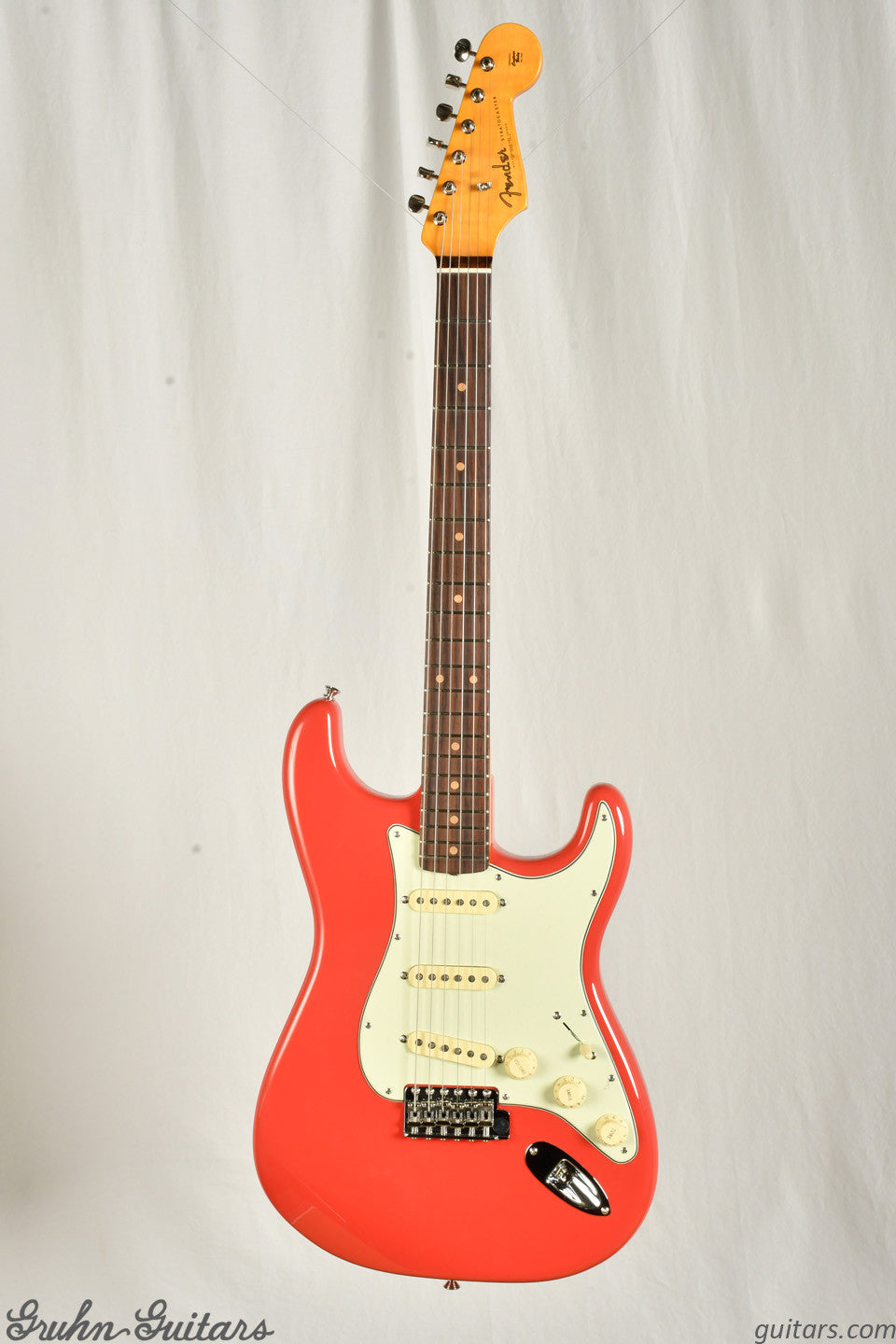 Fender Limited Edition American Vintage II 1961 Stratocaster Rosewood Fingerboard - Fiesta Red New EF10621