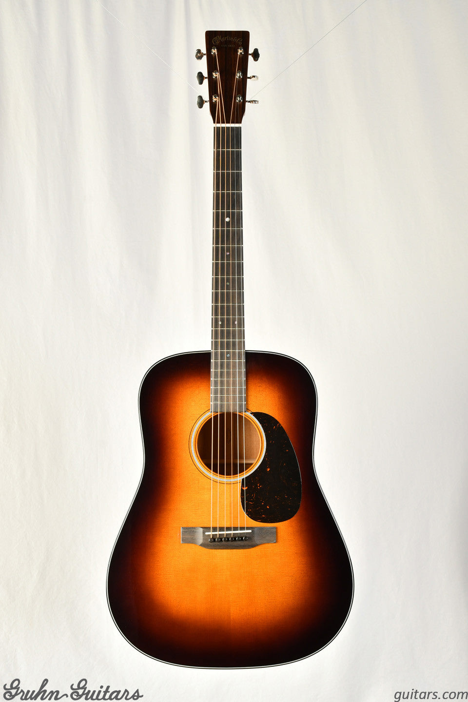 Martin D-18 Sunburst New AA14039