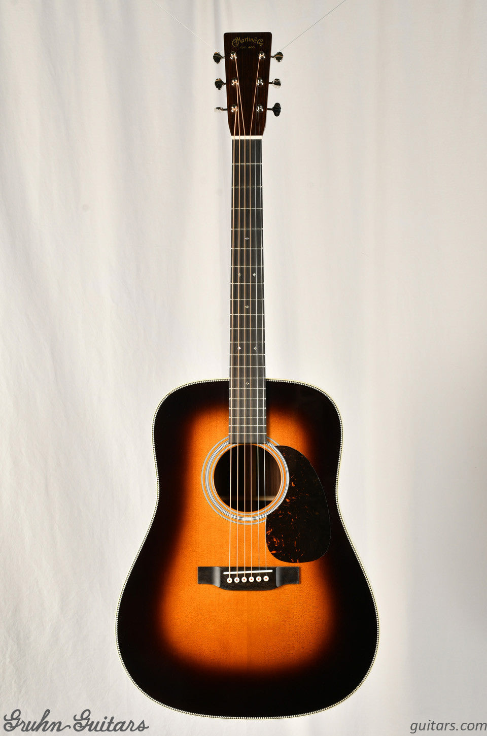 Martin HD-28 Sunburst New AA14086