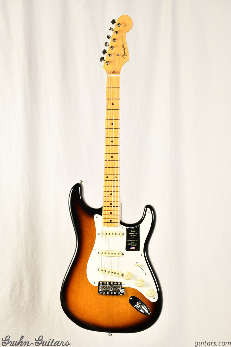 Fender American Vintage II 1957 Stratocaster Maple Fingerboard - 2 Color Sunburst 2023 EF10362