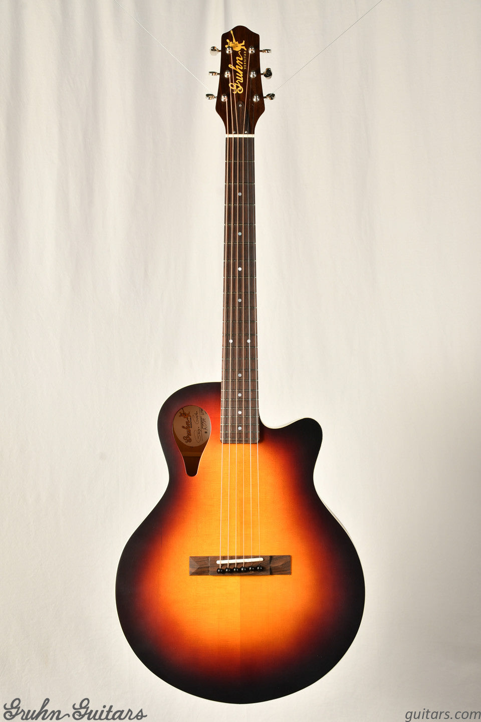 Gruhn Versitar Sitka / Mahogany - Sunburst New AM9452