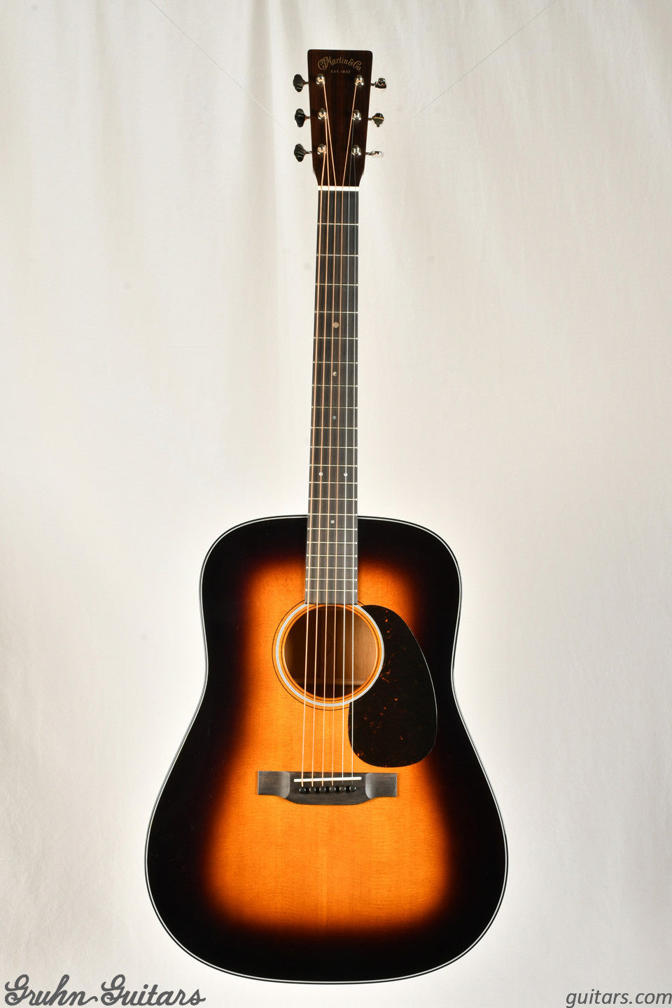 Martin D-18 Sunburst New AA13551
