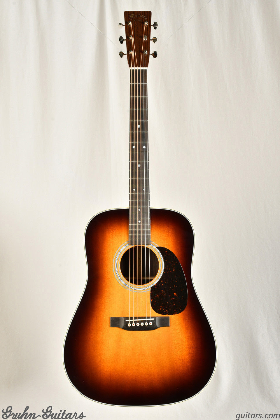 Martin D-28 Sunburst New AA13586