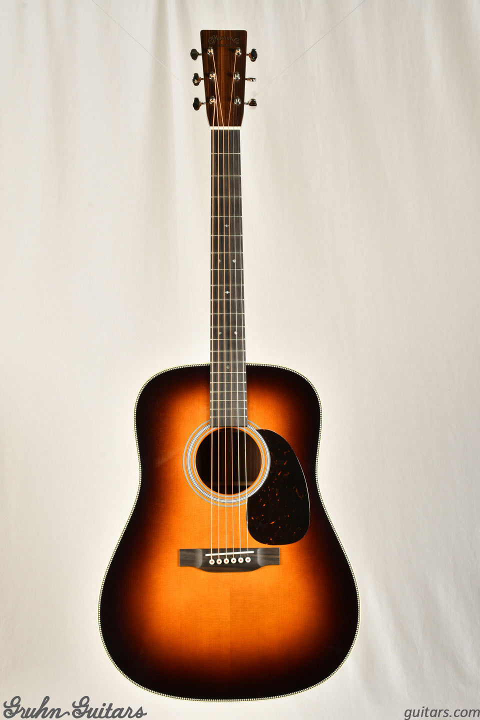 Martin HD-28 Sunburst New AA13691