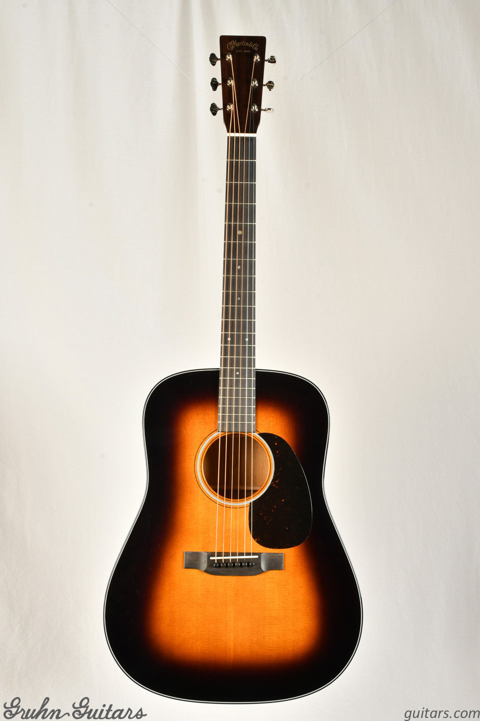 Martin D-18 Sunburst New AA13704