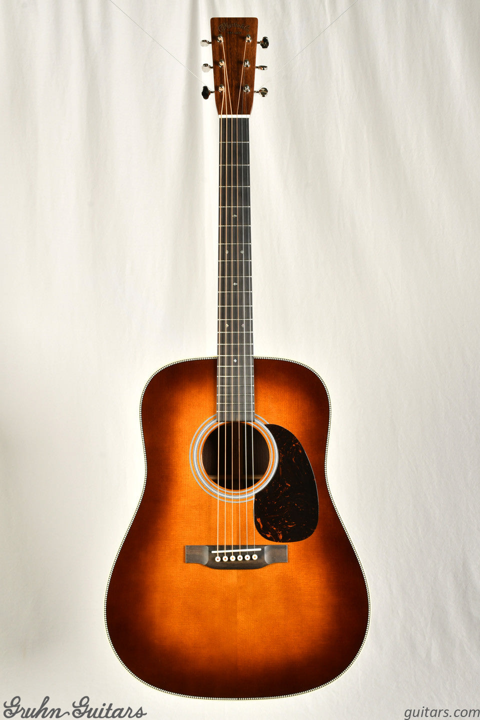 Martin HD-28 Ambertone New AA13746