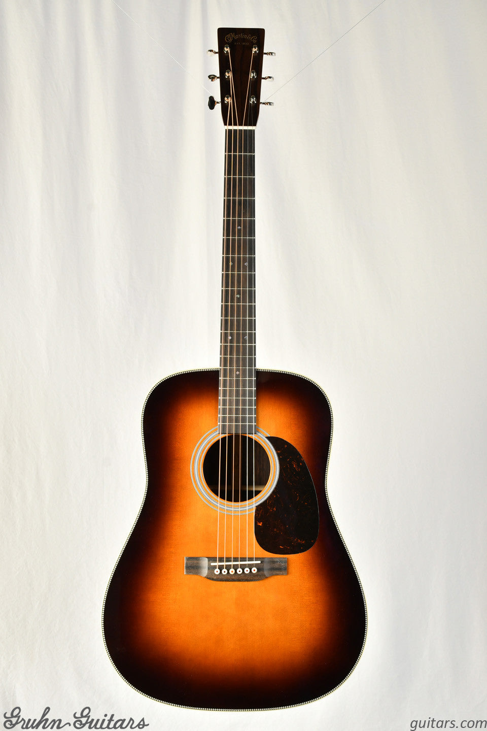 Martin HD-28 Sunburst New AA13929