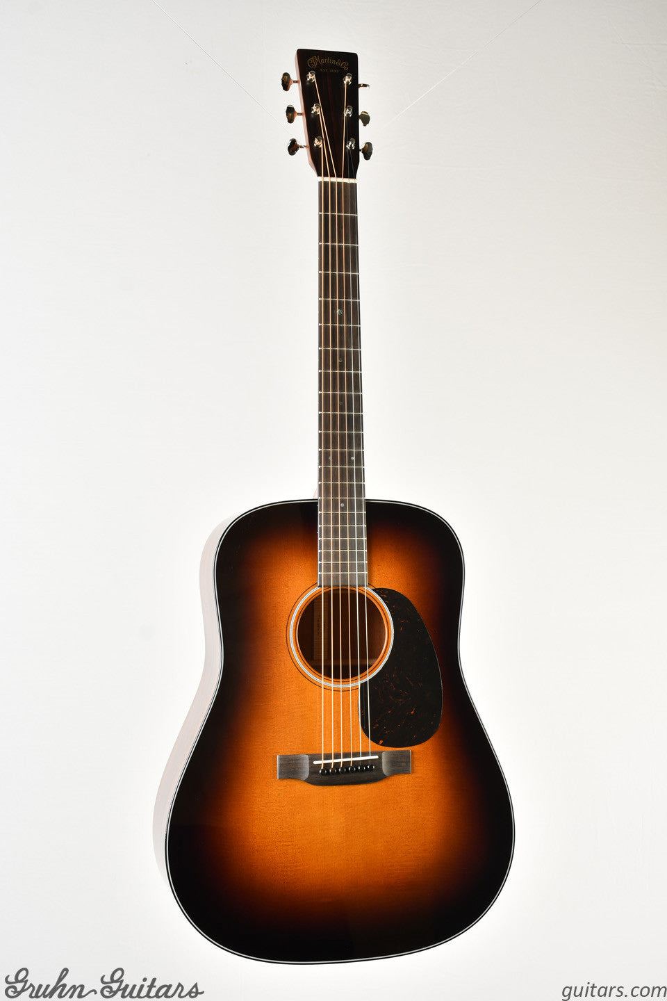 Martin D-18 Sunburst New AA14138